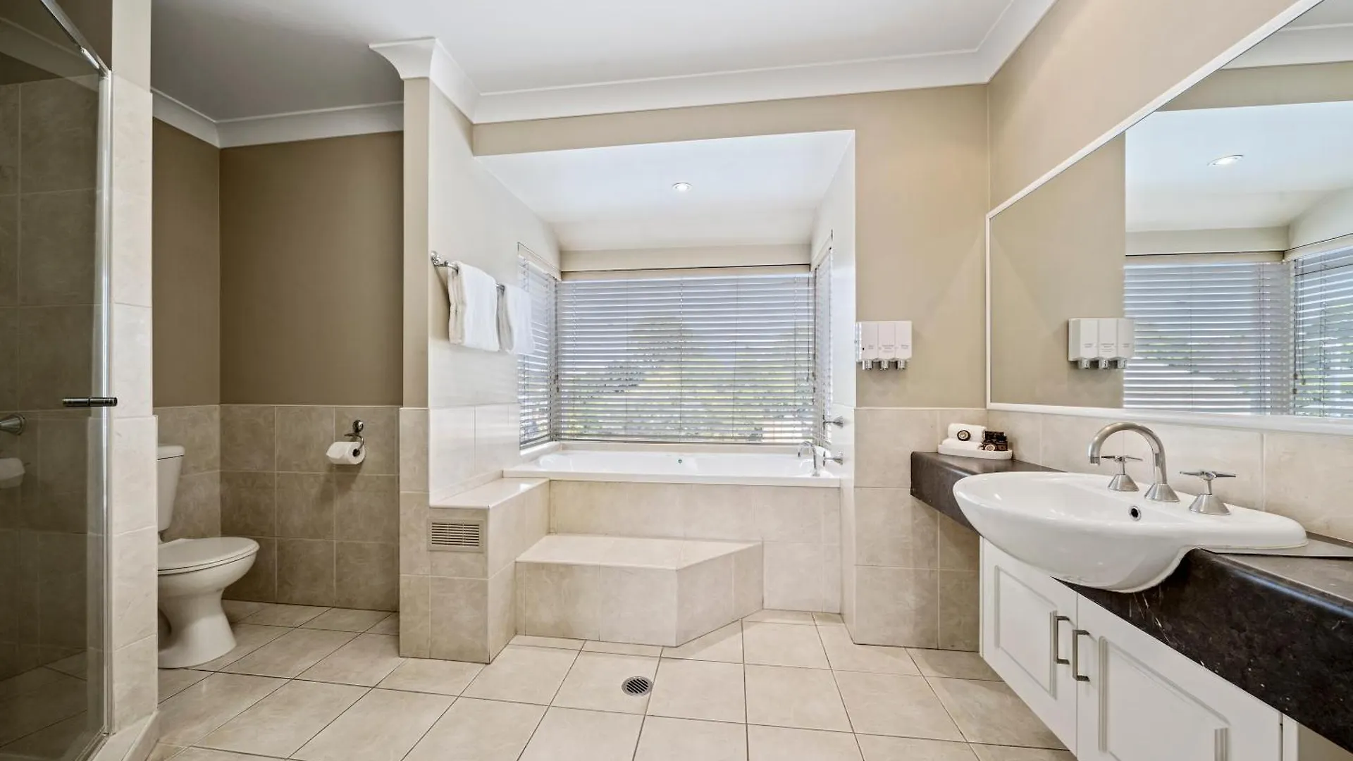 Ambassador On Ruthven Motel Toowoomba